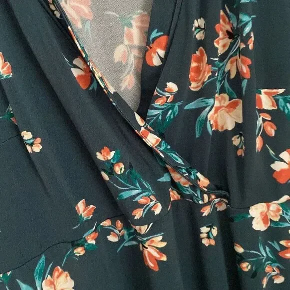 Torrid Green Floral Wrap Front V Neck Blouse Short Sleeve Size 1 MISSING TIE - Picture 5 of 8